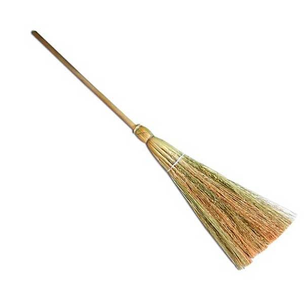 Vassoura de Palha com cabo